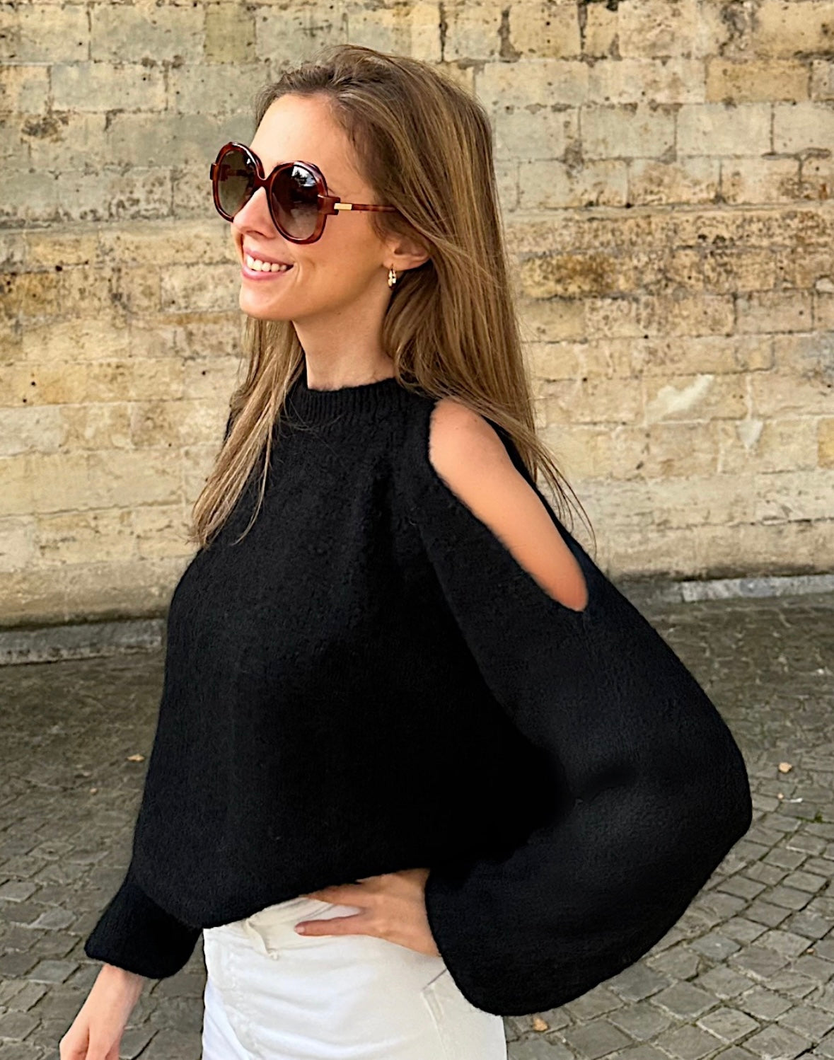 Sweater with open shoulder - Black