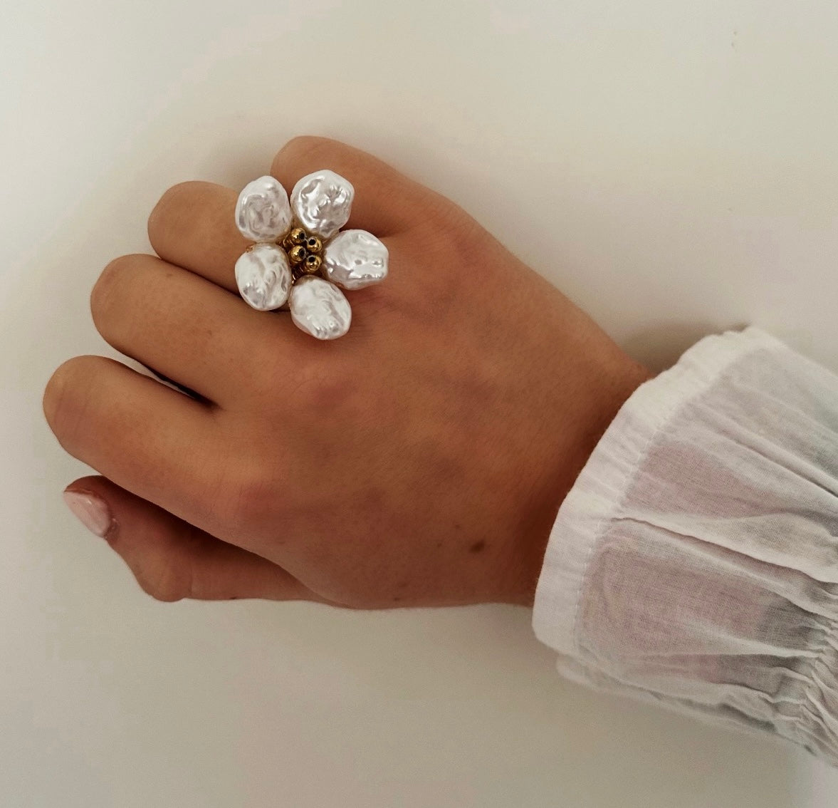 Pearly Flower Ring Gold