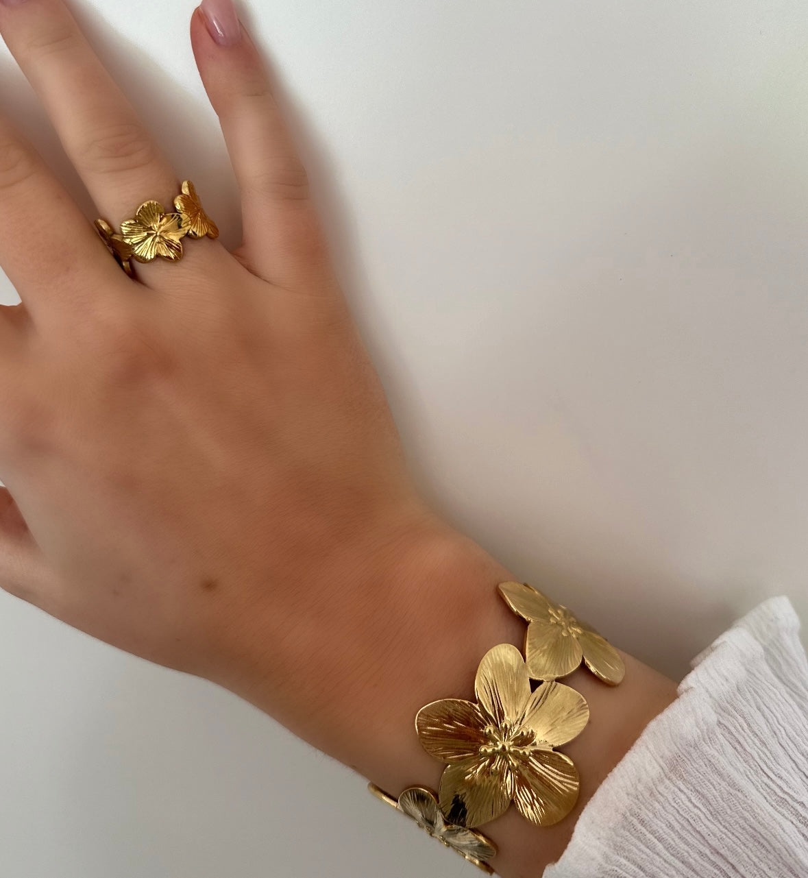 Louelle Flower Bracelet Gold