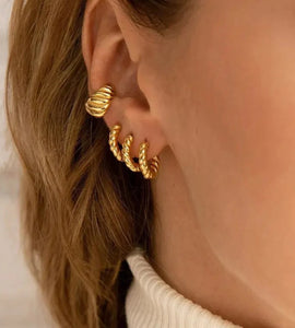 Croissant Earrings Gold