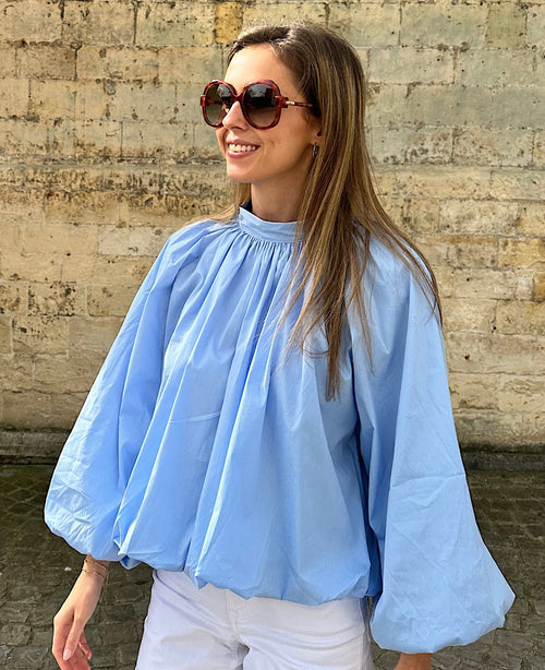 Blouse met open rug en strik - lichtblauw